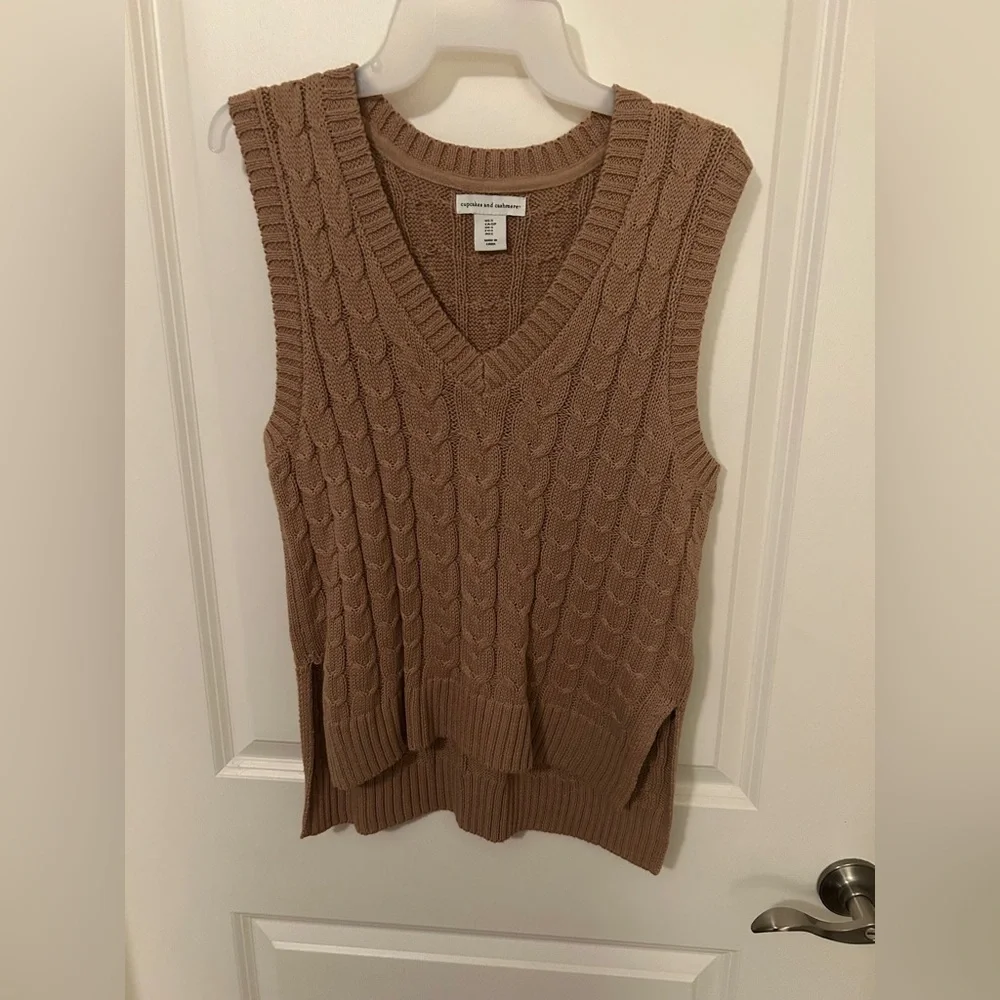 cupcakes & cashmere Women's Brown V-Neck Sweater Vest - Picture 1 of 4